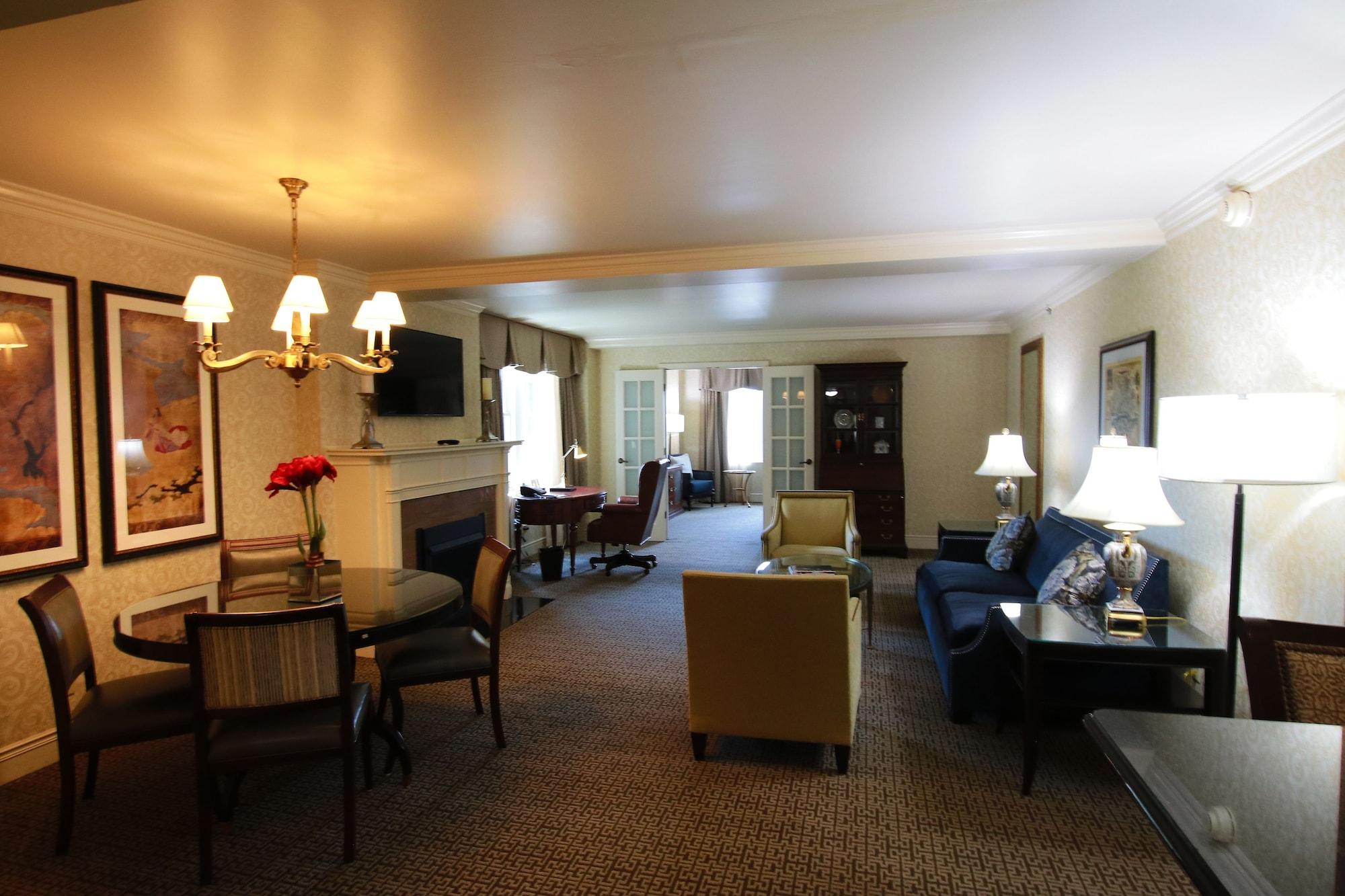 Hotel Roanoke & Conference Center, Curio Collection By Hilton Esterno foto